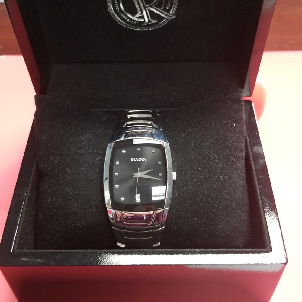 Bulova watch with extra links